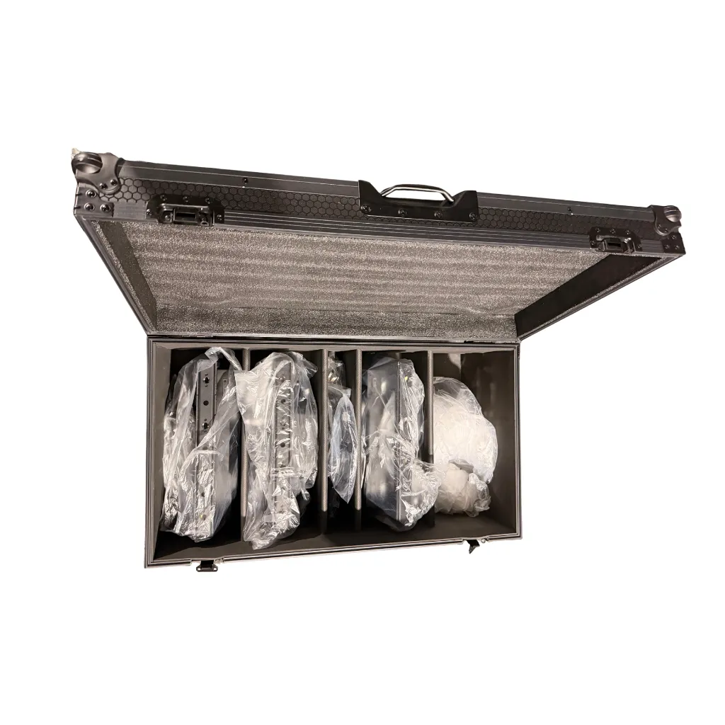 FLIGHTCASE - BLINDER 300 IP65 DESDE ARRIBA ABIERTO.webp